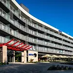 Ξενοδοχείο Park By Radisson & 4*