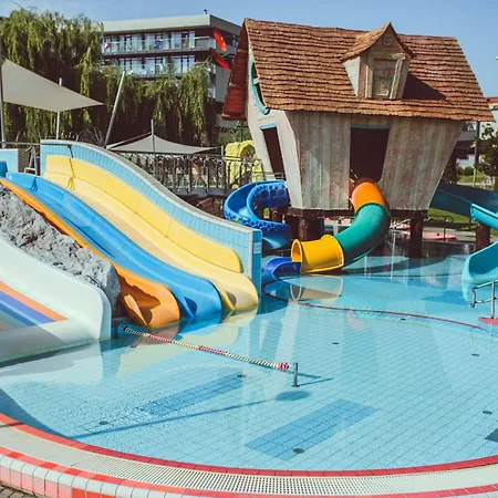 Park By Radisson & 4*