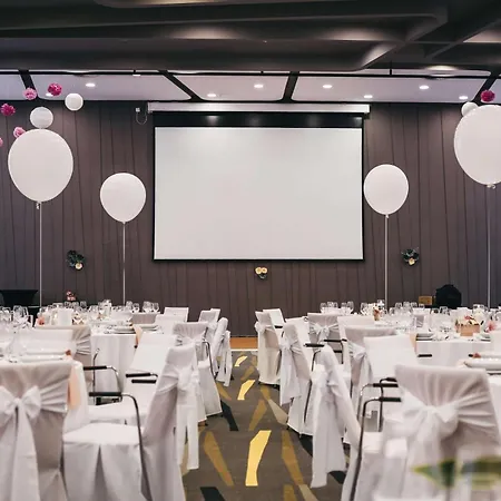 Park By Radisson & 4*