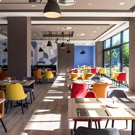 Park By Radisson & فندق 4*