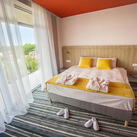 Park By Radisson & 4*