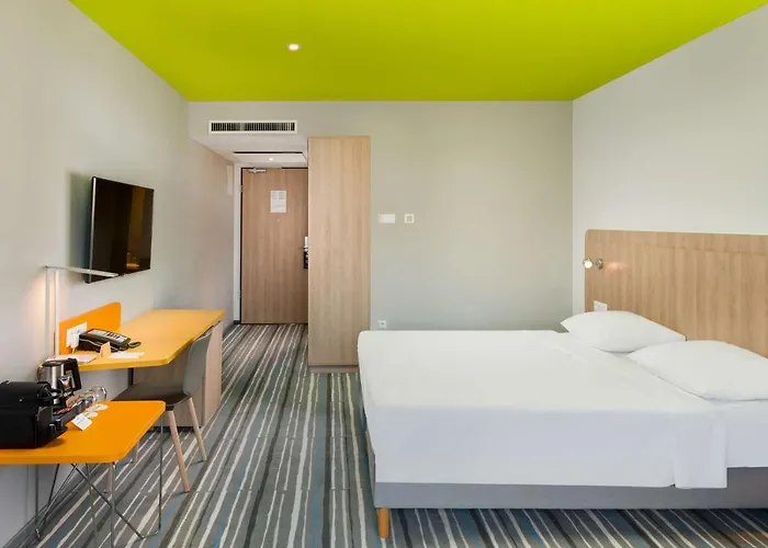 Park By Radisson & Ξενοδοχείο 4*