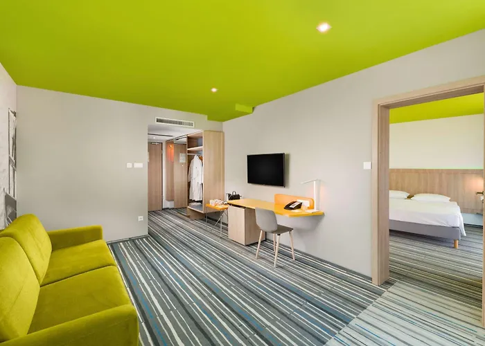 Park By Radisson & 4*